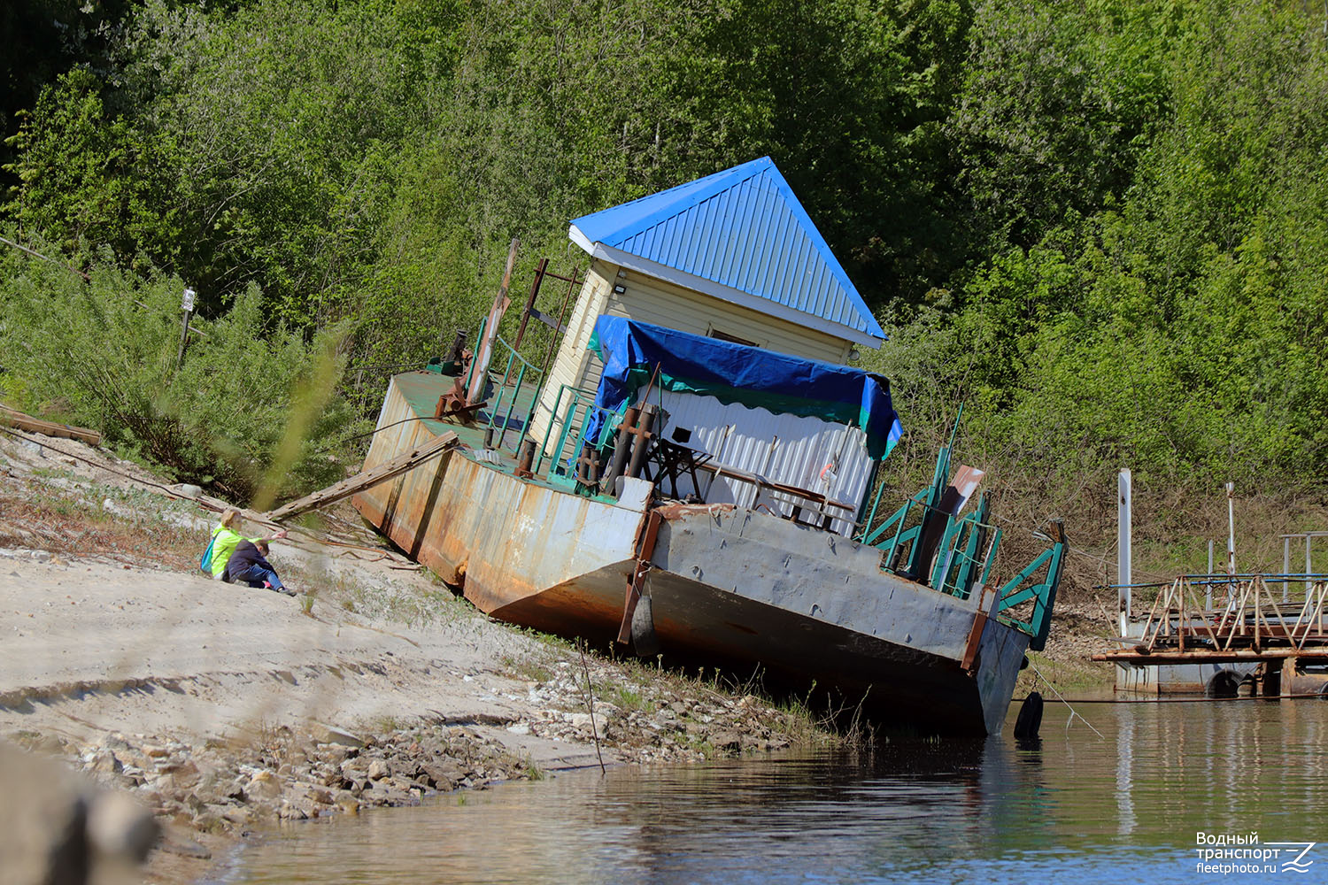 Причал загородного отеля "Волга"