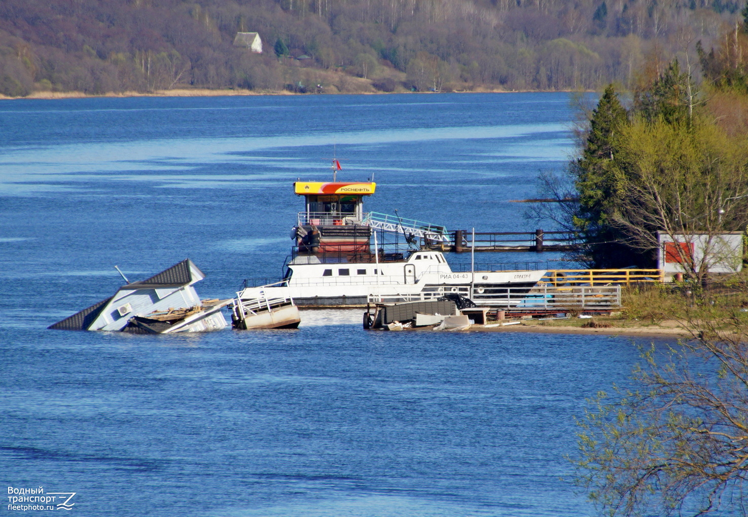 Дебаркадер 17, Спектр-1