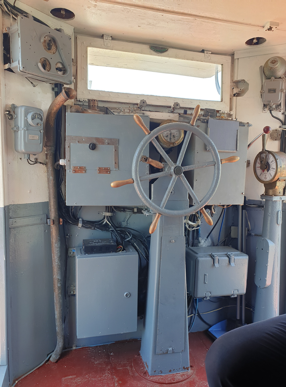 БК-73. Wheelhouses, Control panels