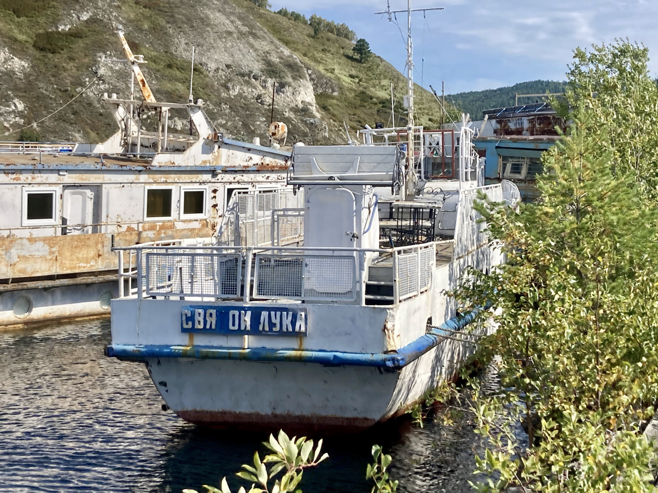 Святой Лука. Unidentified ships