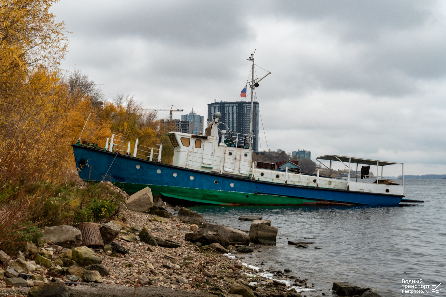 Неопознанное судно - тип Ярославец. Russia - Volga Basin