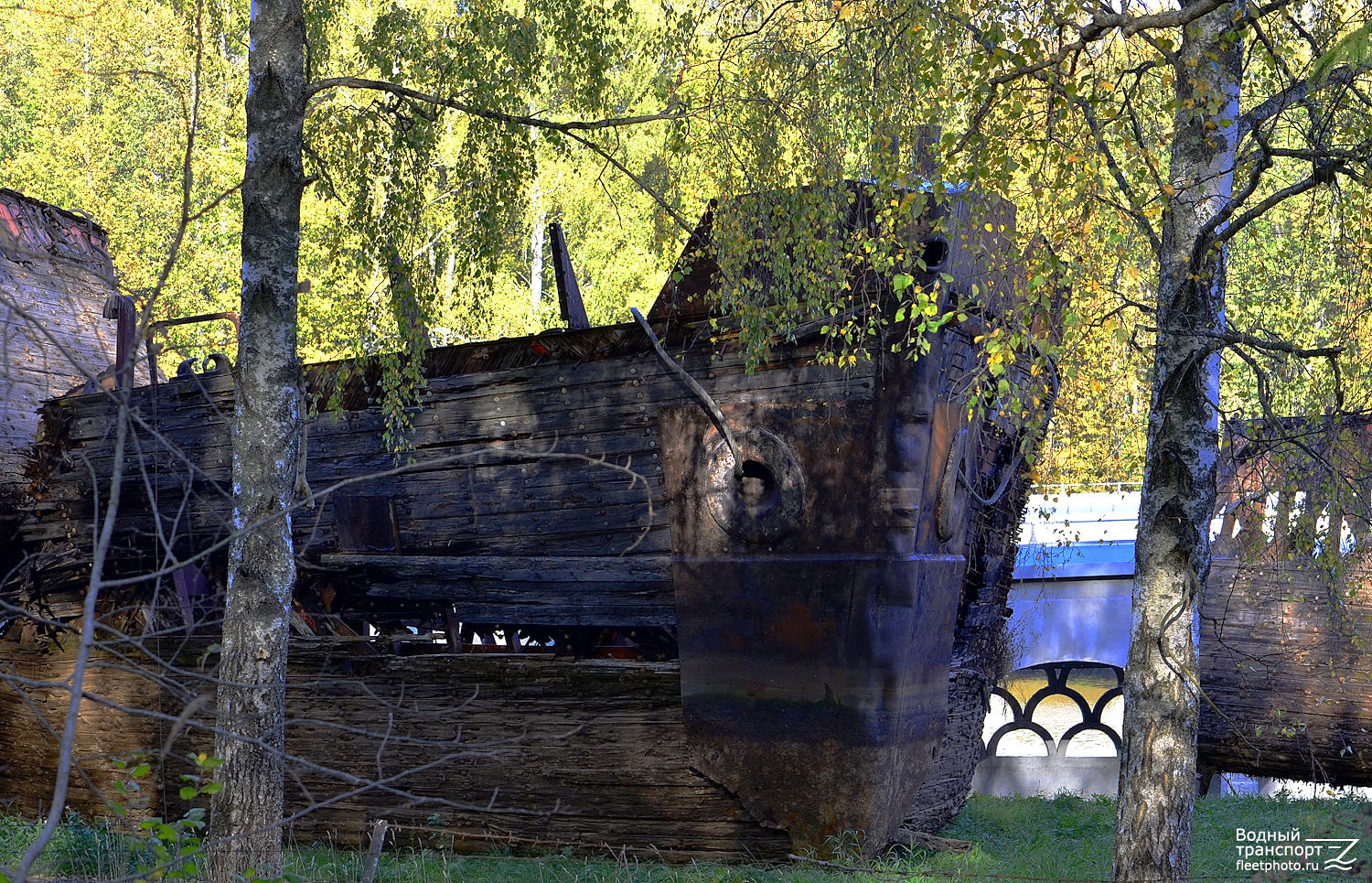 Unidentified ships, Elements and details