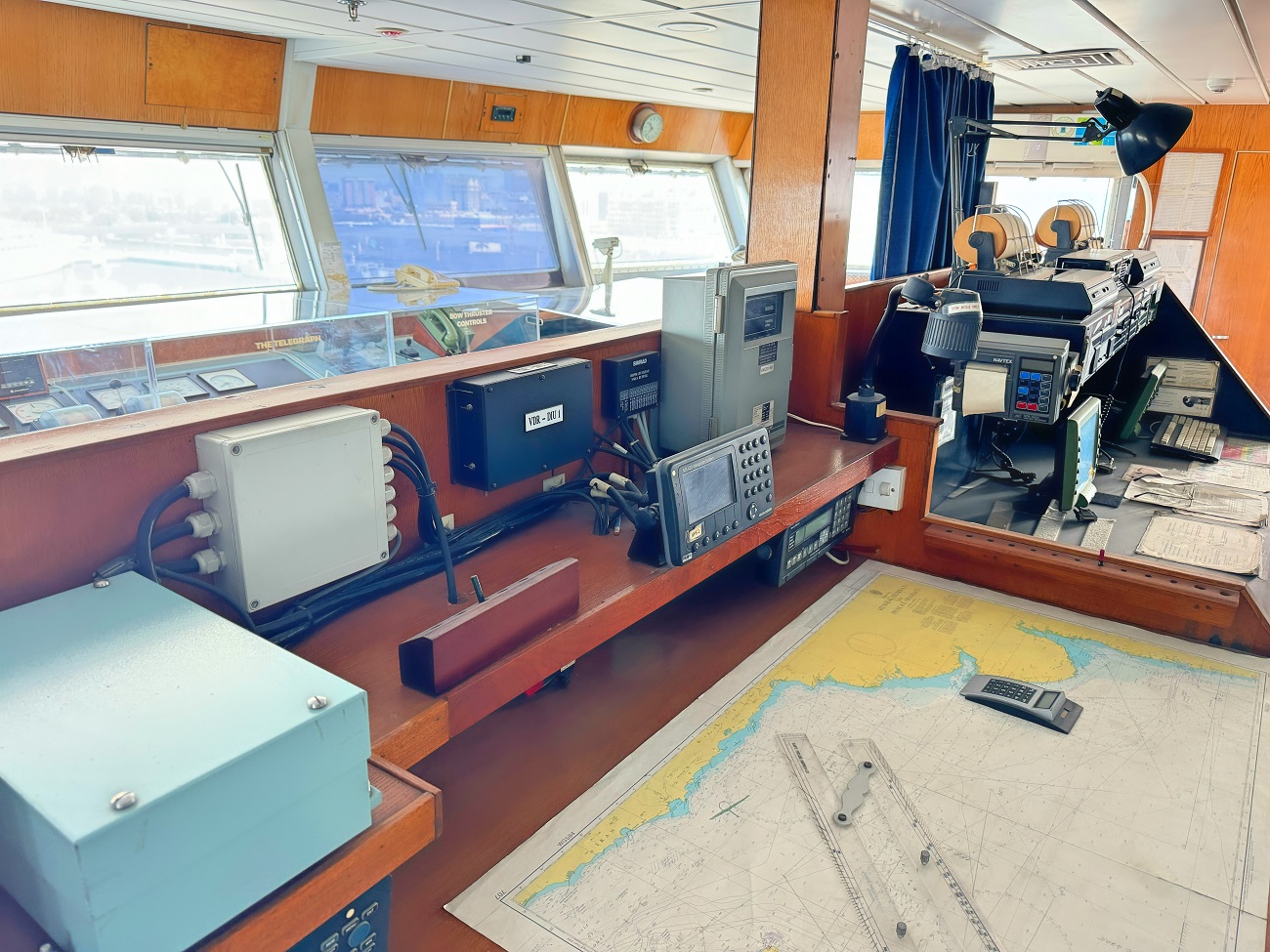 Queen Elizabeth 2. Wheelhouses, Control panels