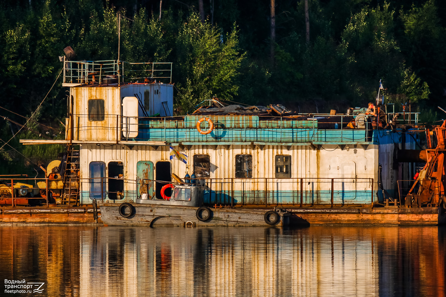 Неопознанное судно - тип БМК-130, БМК-130М, БМК-130МЛ. Russia - Kama Basin