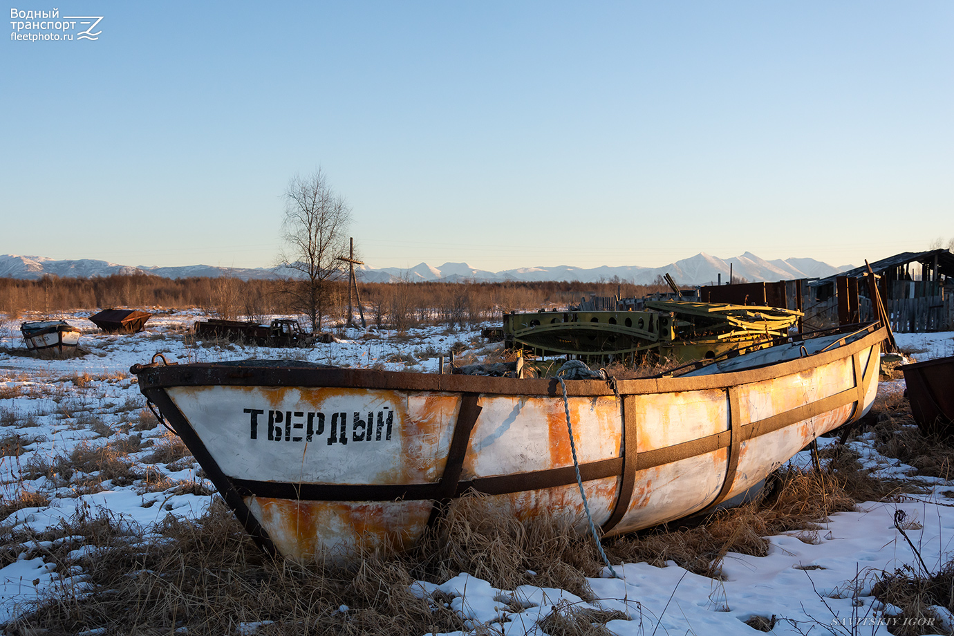 Твердый. Шлюпки и катера